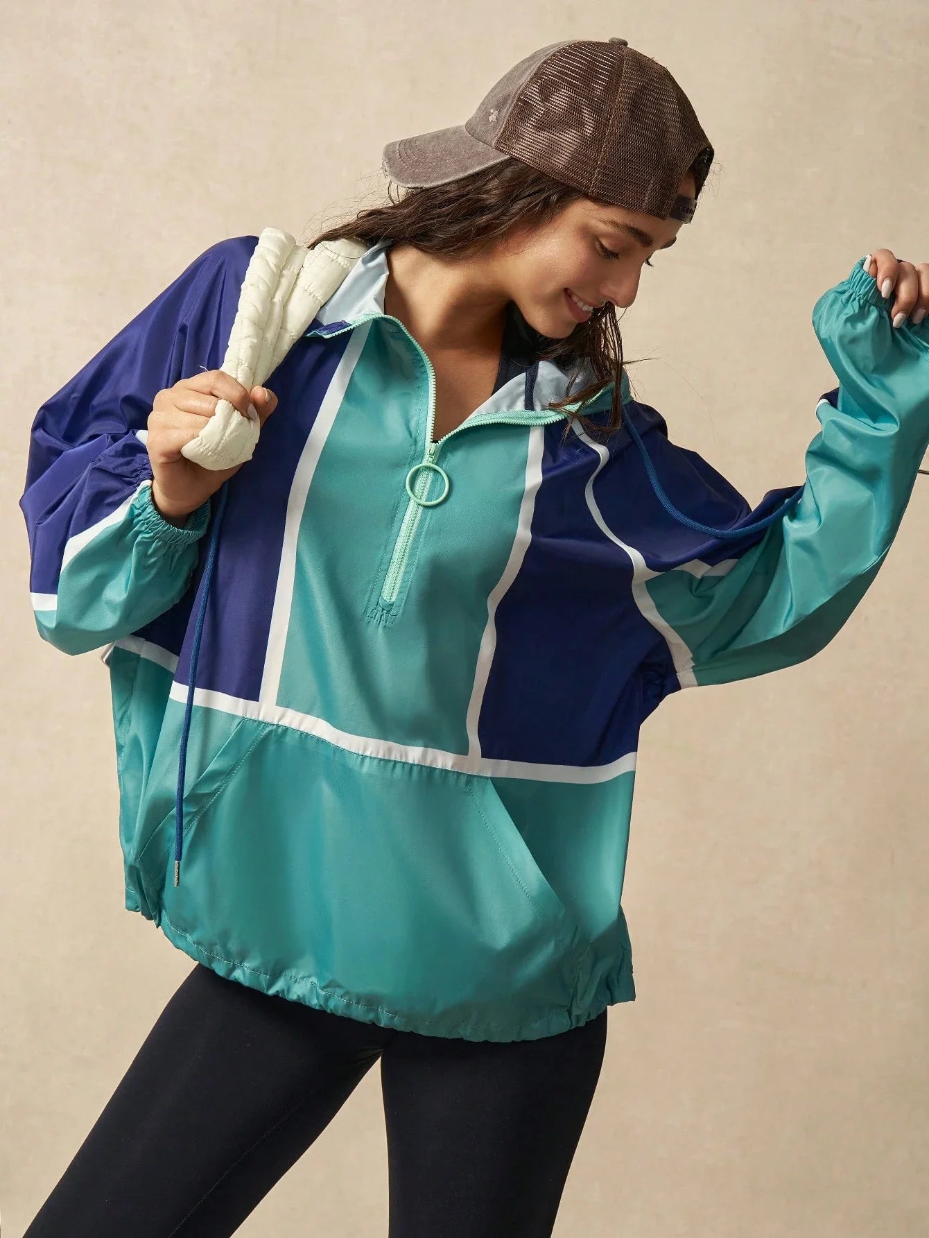 Corta Vento Casual com Capuz Marcela