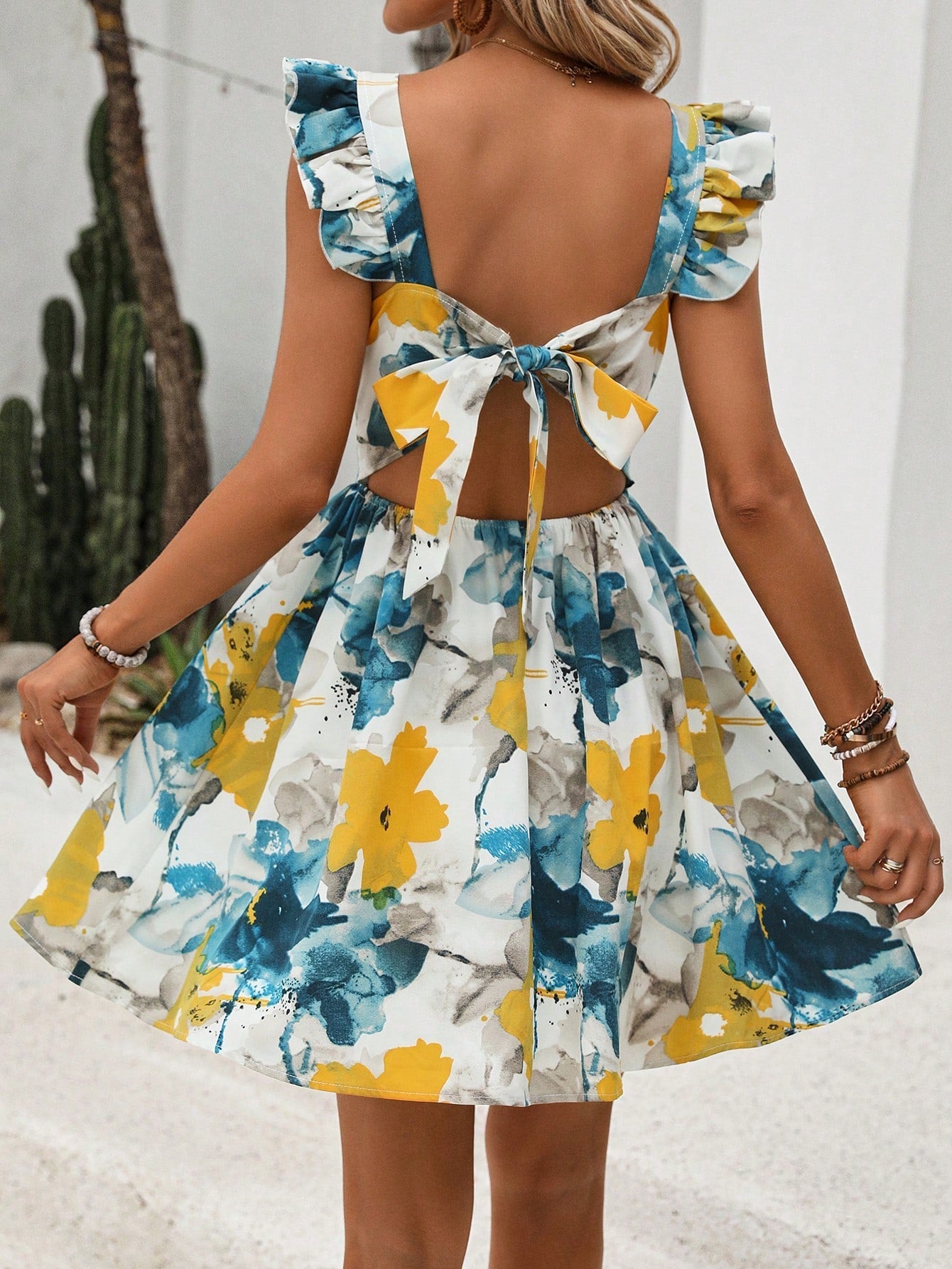 Vestido Gola Quadrada Elegante