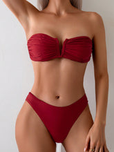 Biquíni Tomara que Caia com Decote V