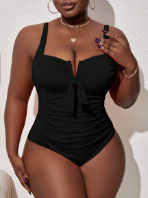 Maiô Plus Size com Decote V e Detalhes Elegantes G