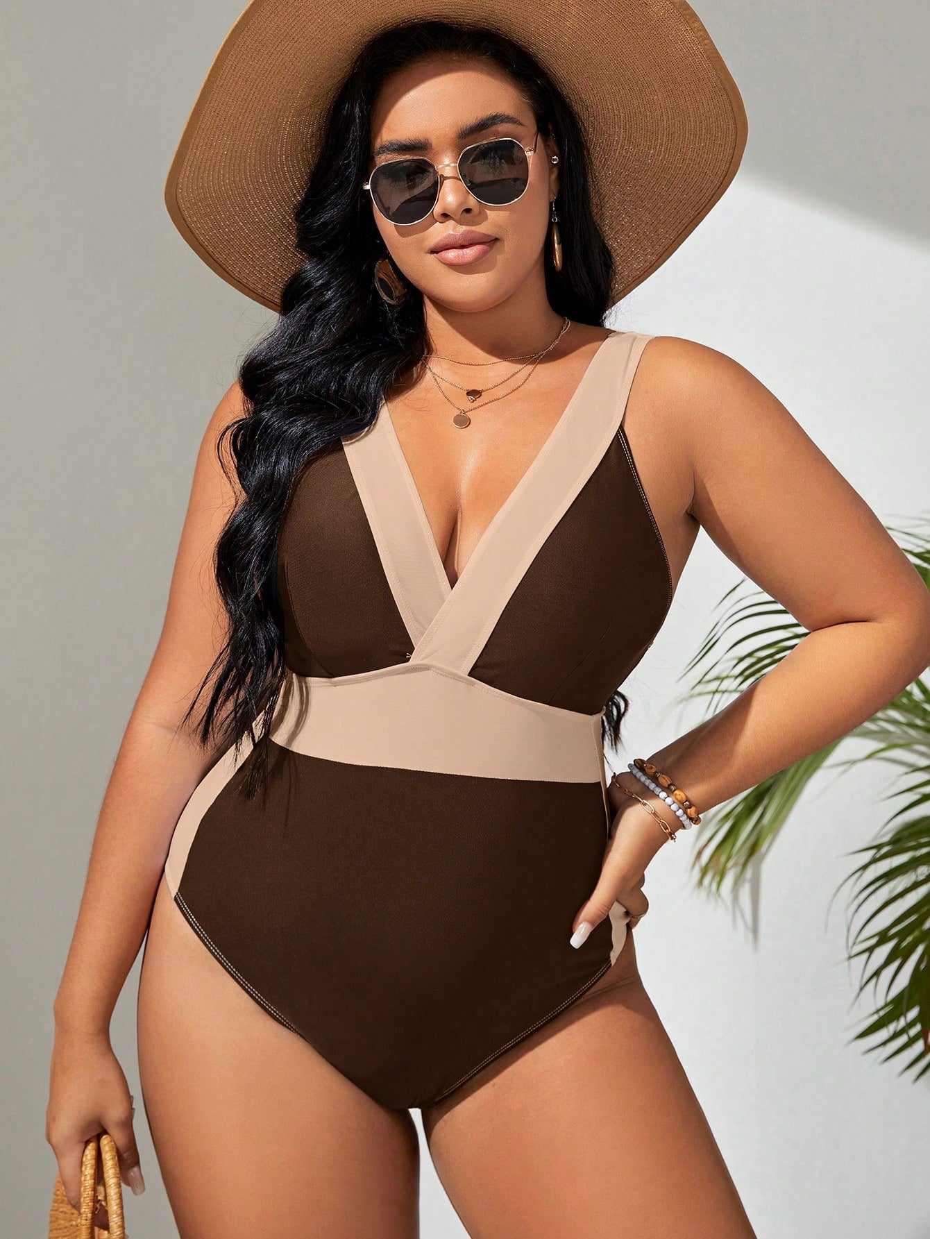 Maiô Plus Size com Cores e Gola Profunda G2